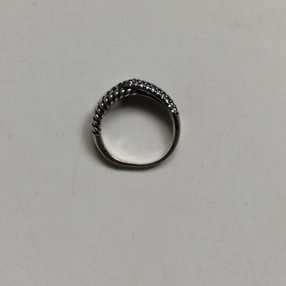 Crossed Ring - Picture 3 of 4